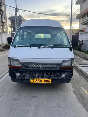 Toyota HiAce 2002 White