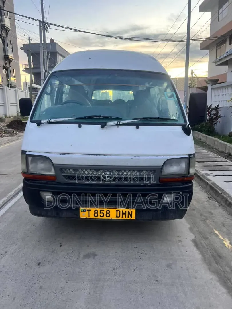 Toyota HiAce 2002 White