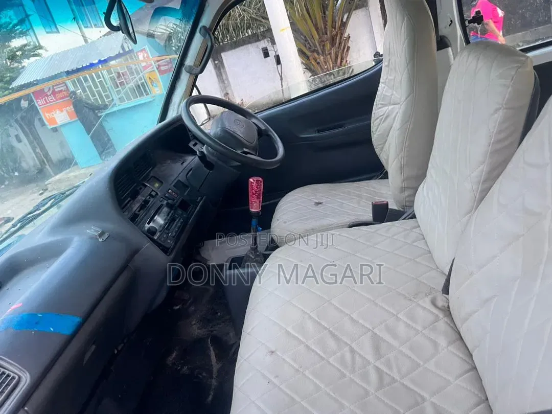 Toyota HiAce 2002 White