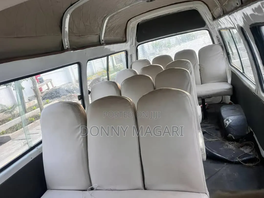 Toyota HiAce 2002 White