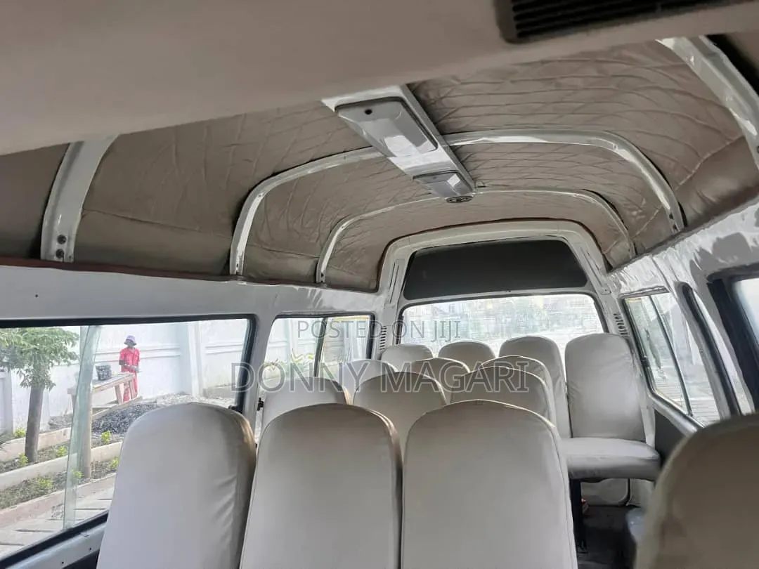 Toyota HiAce 2002 White