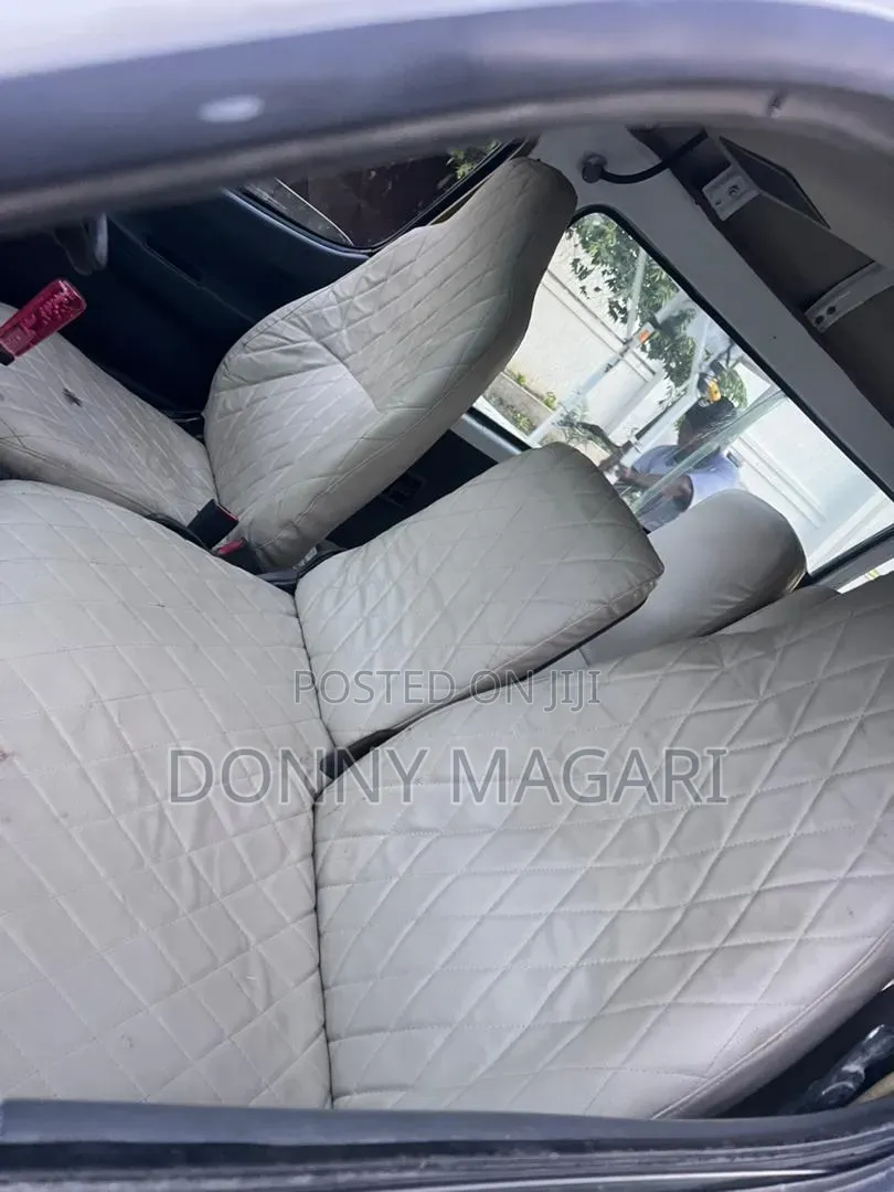 Toyota HiAce 2002 White