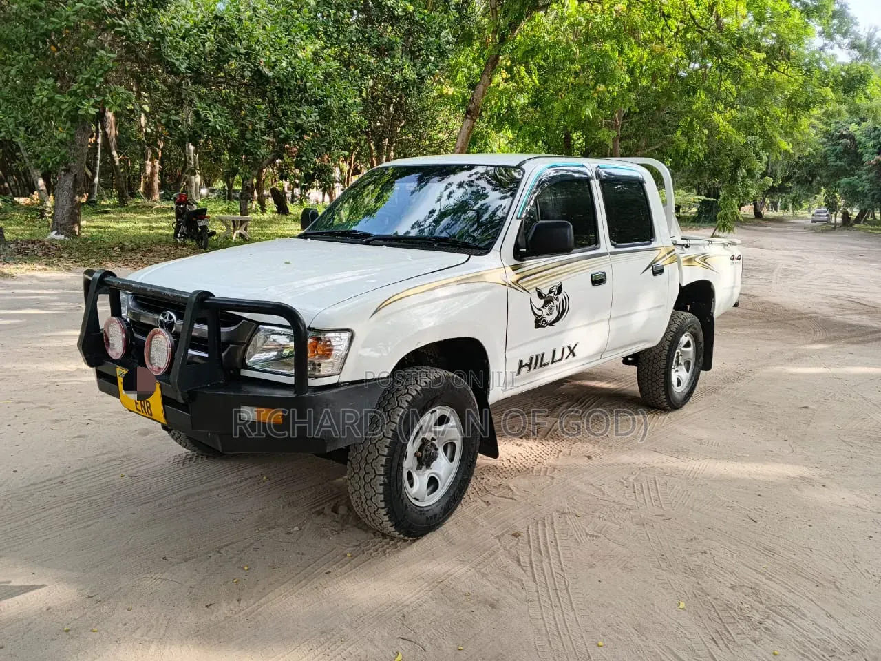 Toyota Hilux 2003 White
