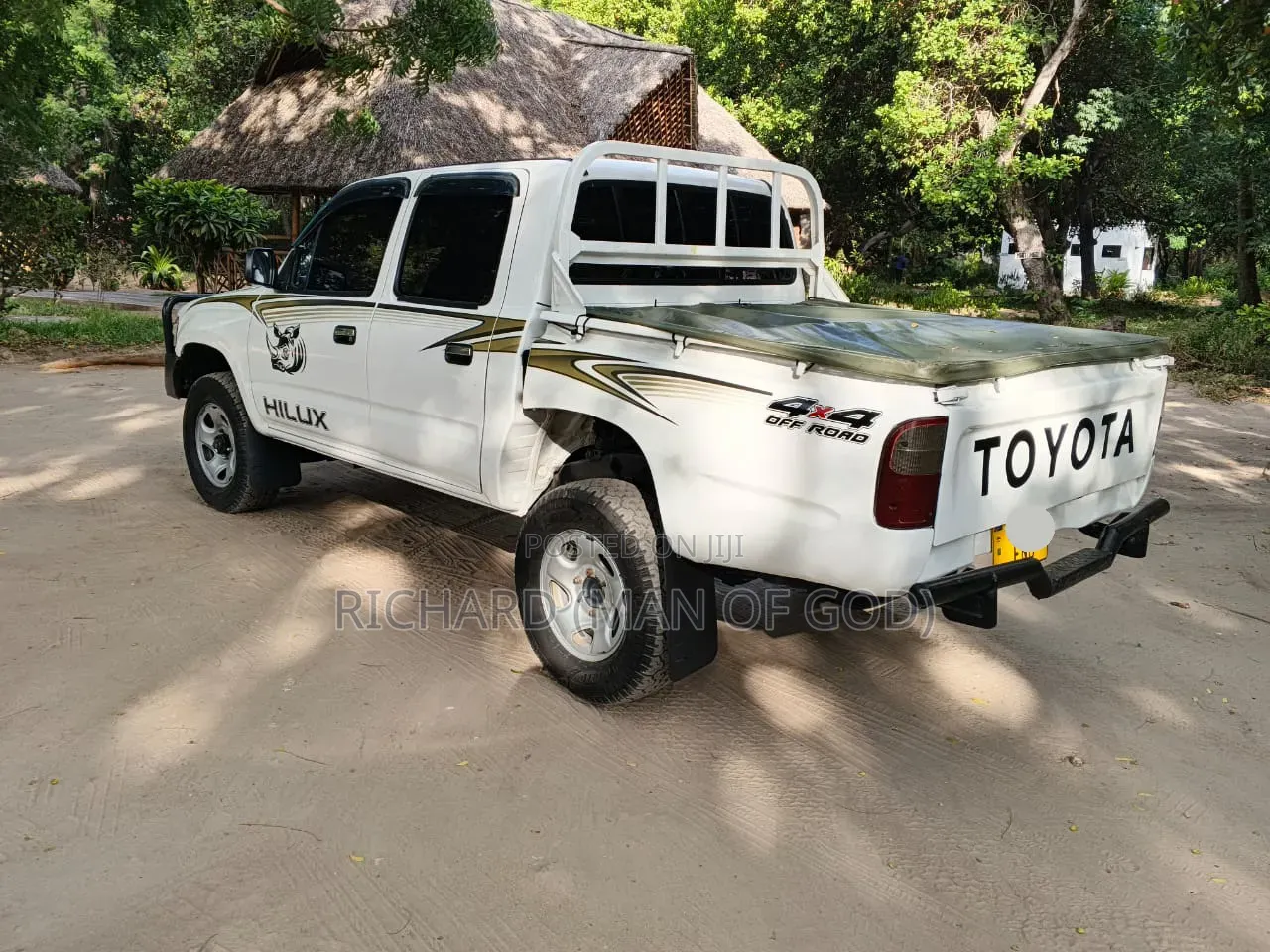 Toyota Hilux 2003 White