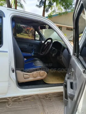 Toyota Hilux 2003 White