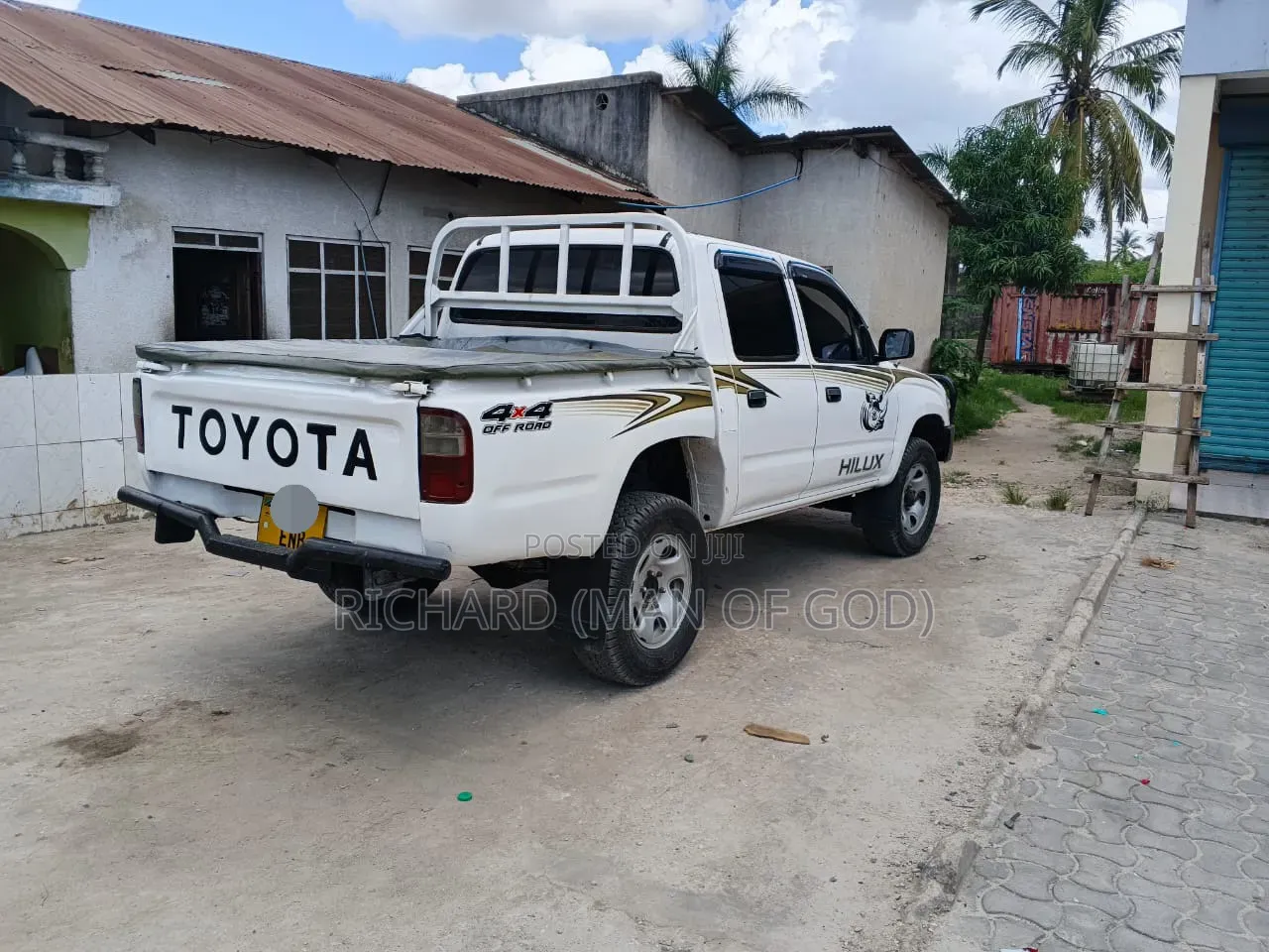 Toyota Hilux 2003 White