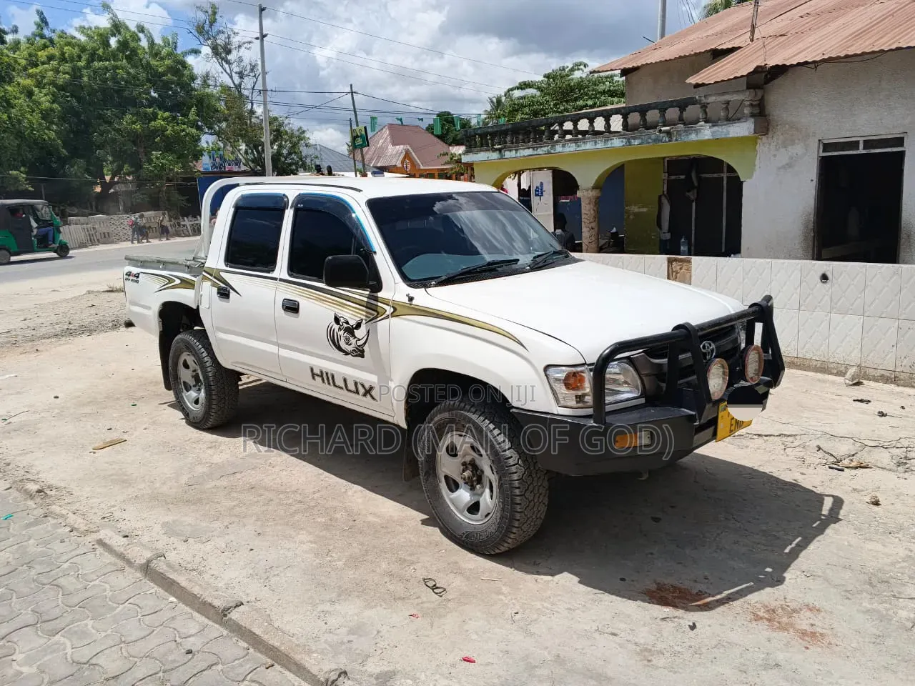 Toyota Hilux 2003 White