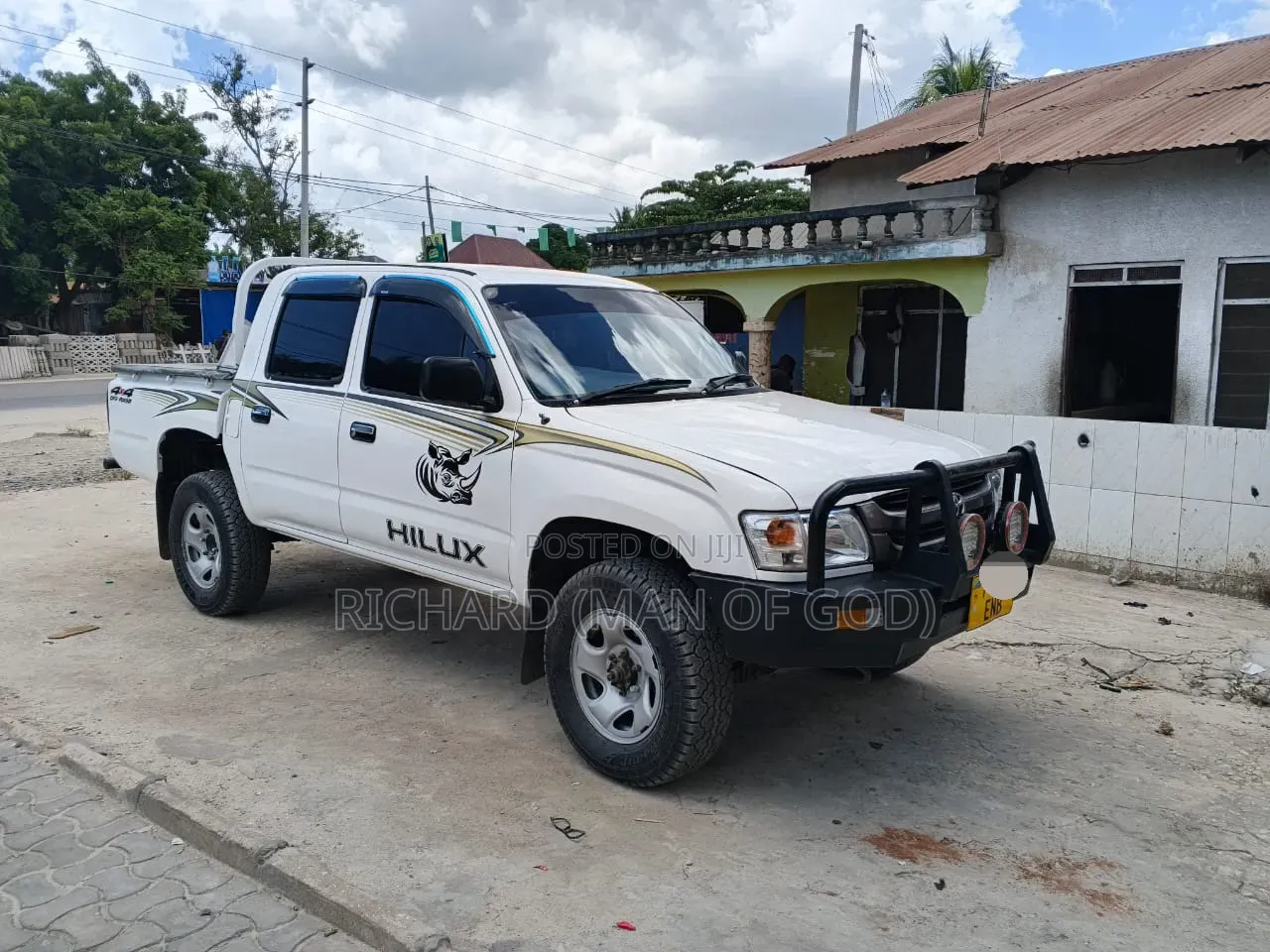 Toyota Hilux 2003 White