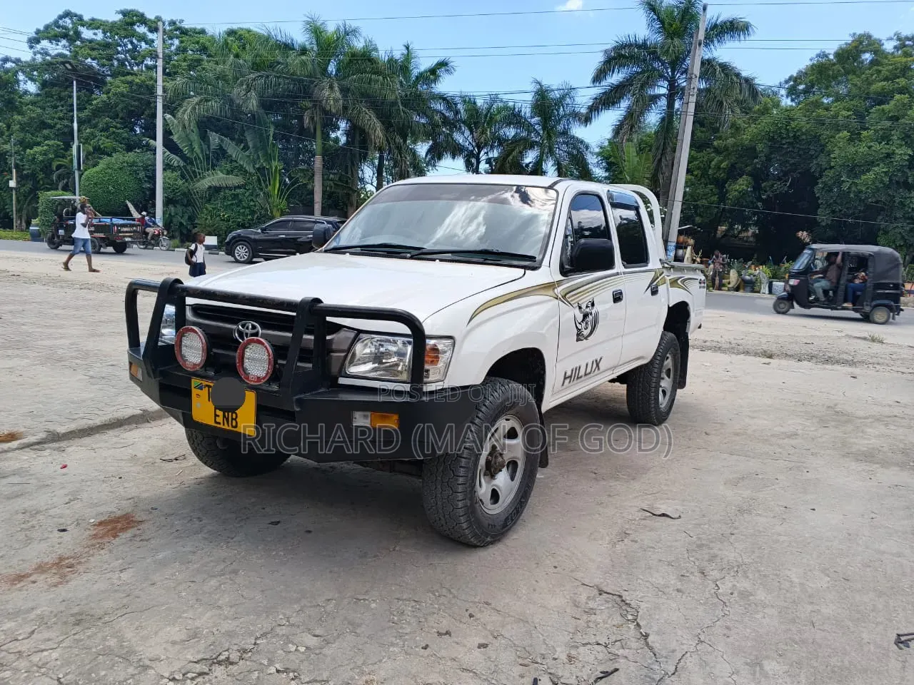 Toyota Hilux 2003 White