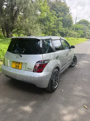 Toyota IST 2005 Silver