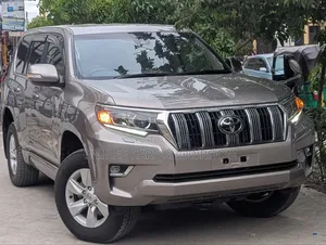 Toyota Land Cruiser Prado 2.7 2022 Gold