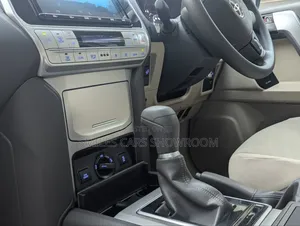 Toyota Land Cruiser Prado 2.7 2022 Gold