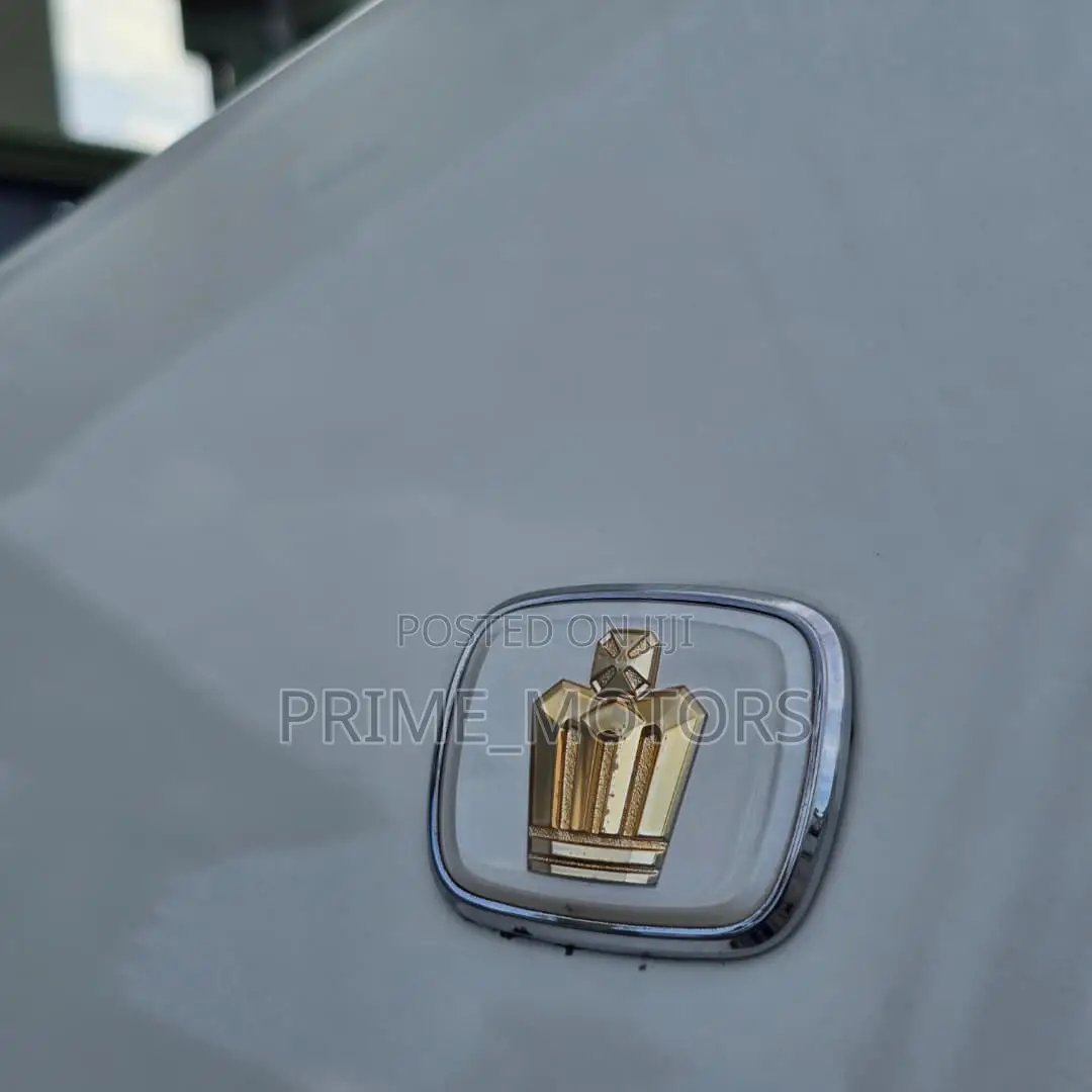 Toyota Crown 2006 White