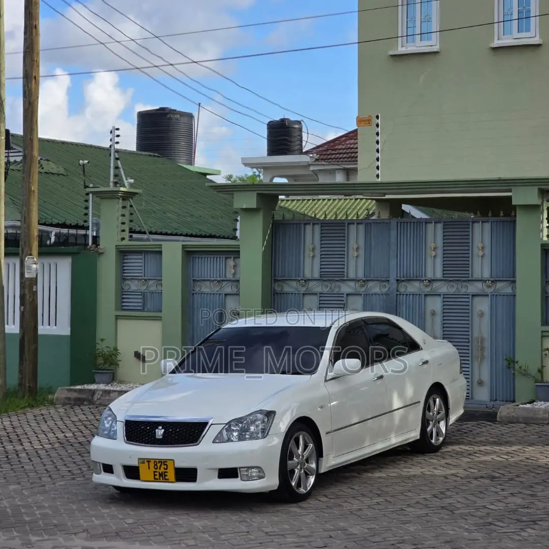 Toyota Crown 2006 White