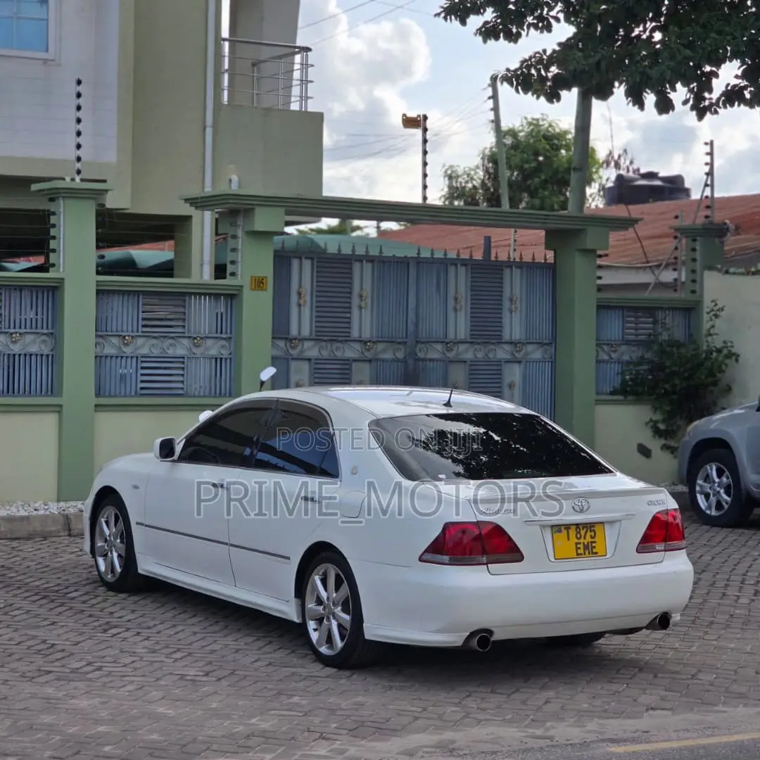 Toyota Crown 2006 White