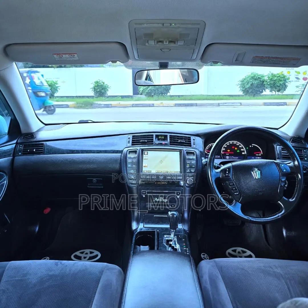 Toyota Crown 2006 White