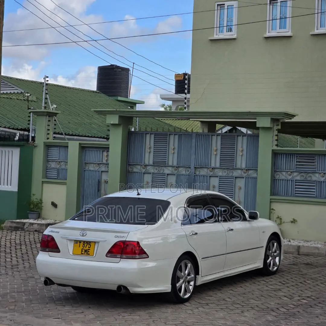 Toyota Crown 2006 White