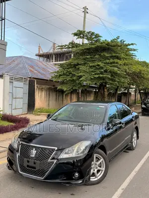 Toyota Crown 2010 Black