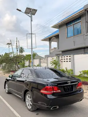 Toyota Crown 2010 Black