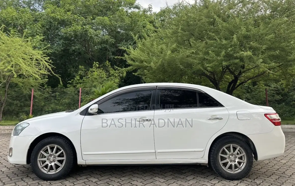 Toyota Premio 1.8 FWD 2012 White