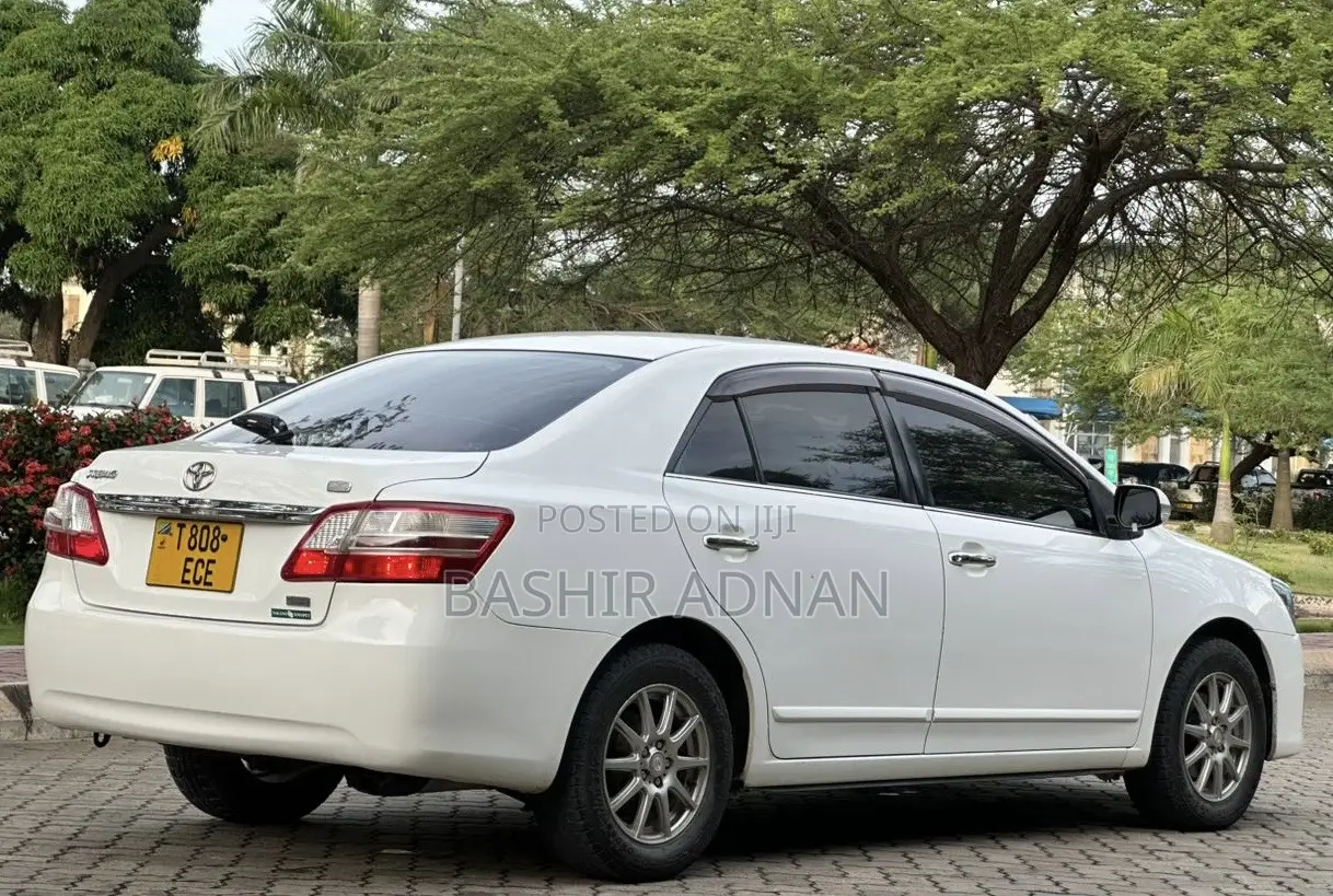 Toyota Premio 1.8 FWD 2012 White