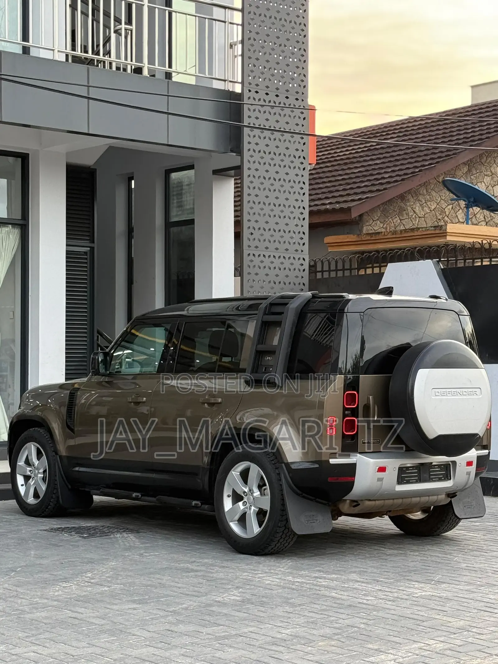 Land Rover Defender 2020 Gold