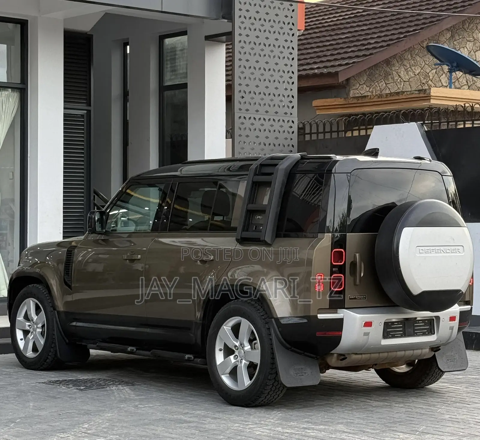 Land Rover Defender 2020 Gold