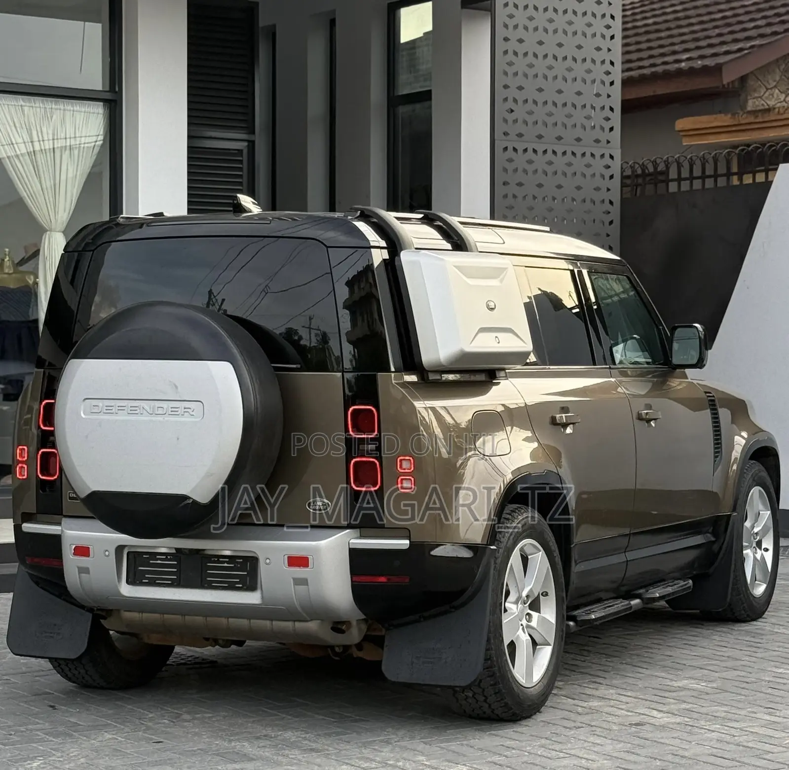 Land Rover Defender 2020 Gold
