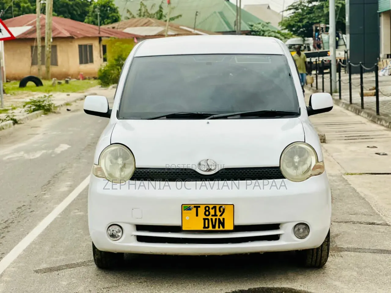 Toyota Sienta 2004 White
