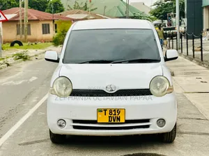 Toyota Sienta 2004 White