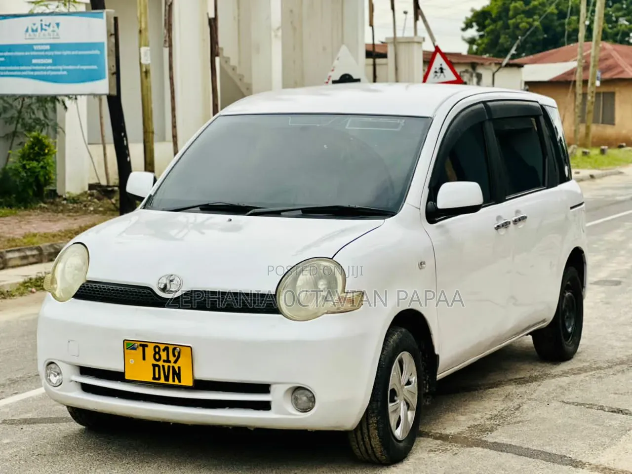 Toyota Sienta 2004 White