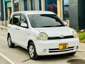 Toyota Sienta 2004 White