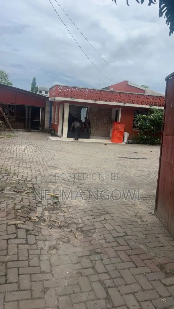 Nyumba Inauzwa, Mikocheni B, Inatazama Lami ,Commercial Property .960m