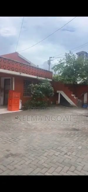 Nyumba Inauzwa, Mikocheni B, Inatazama Lami ,Commercial Property .960m