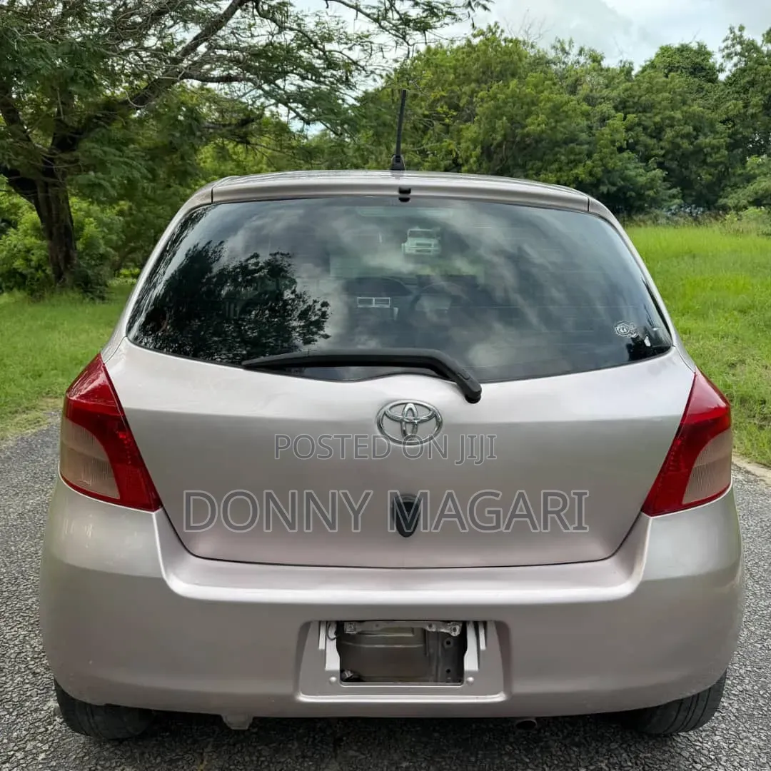 Toyota Vitz 1.3 AWD 3dr 2009 Silver