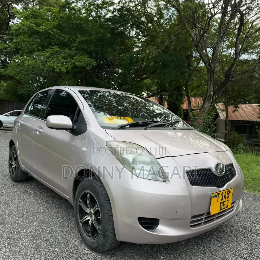 Toyota Vitz 1.3 AWD 3dr 2009 Silver