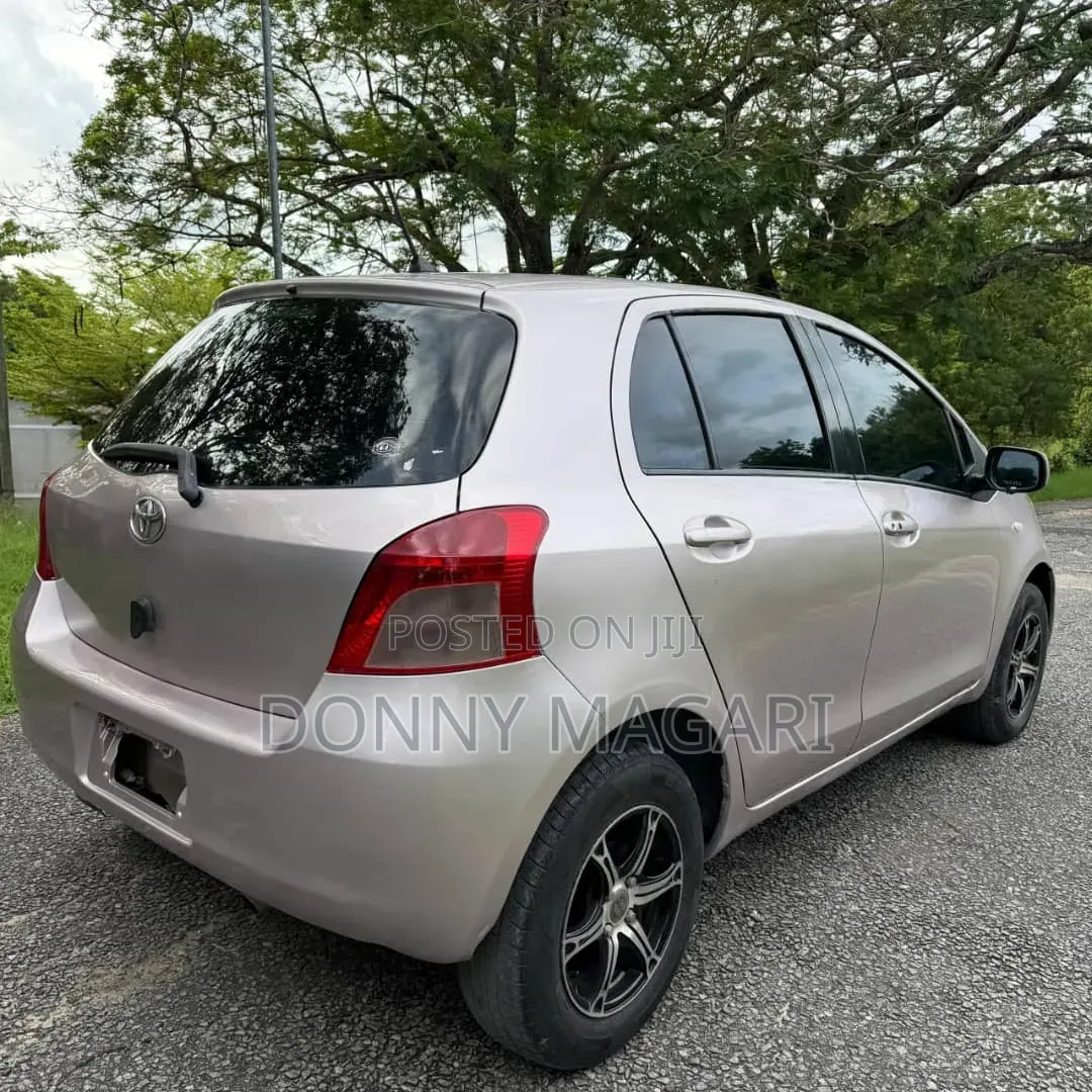 Toyota Vitz 1.3 AWD 3dr 2009 Silver