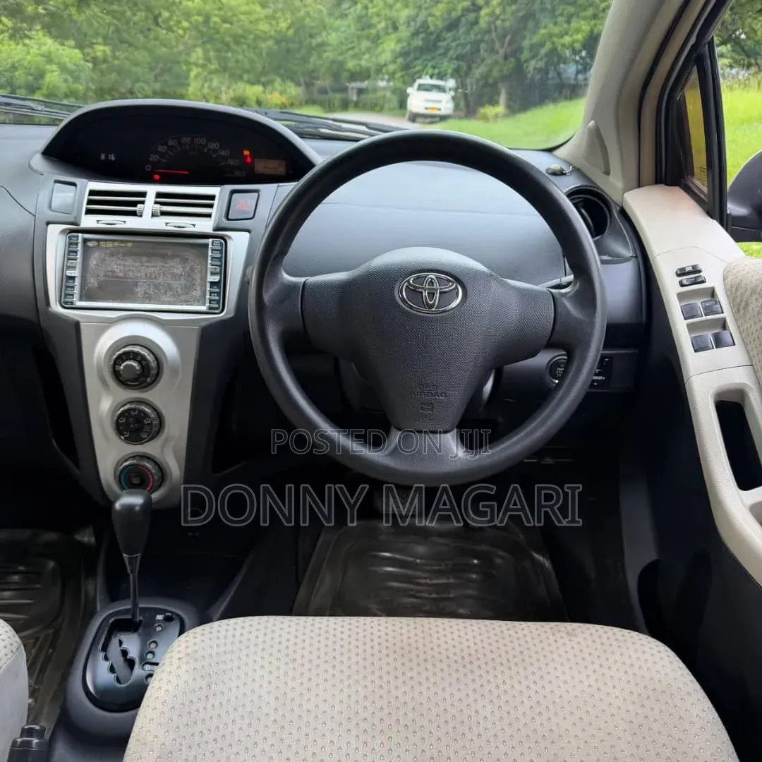 Toyota Vitz 1.3 AWD 3dr 2009 Silver