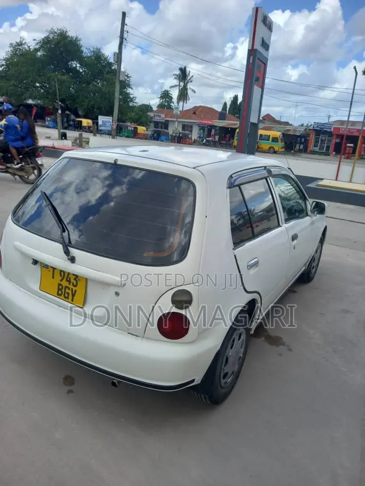 Toyota Starlet 2005 White