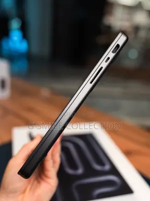 New Laptop Apple MacBook Pro 2025 M5 14-inch 16GB SSD 512GB