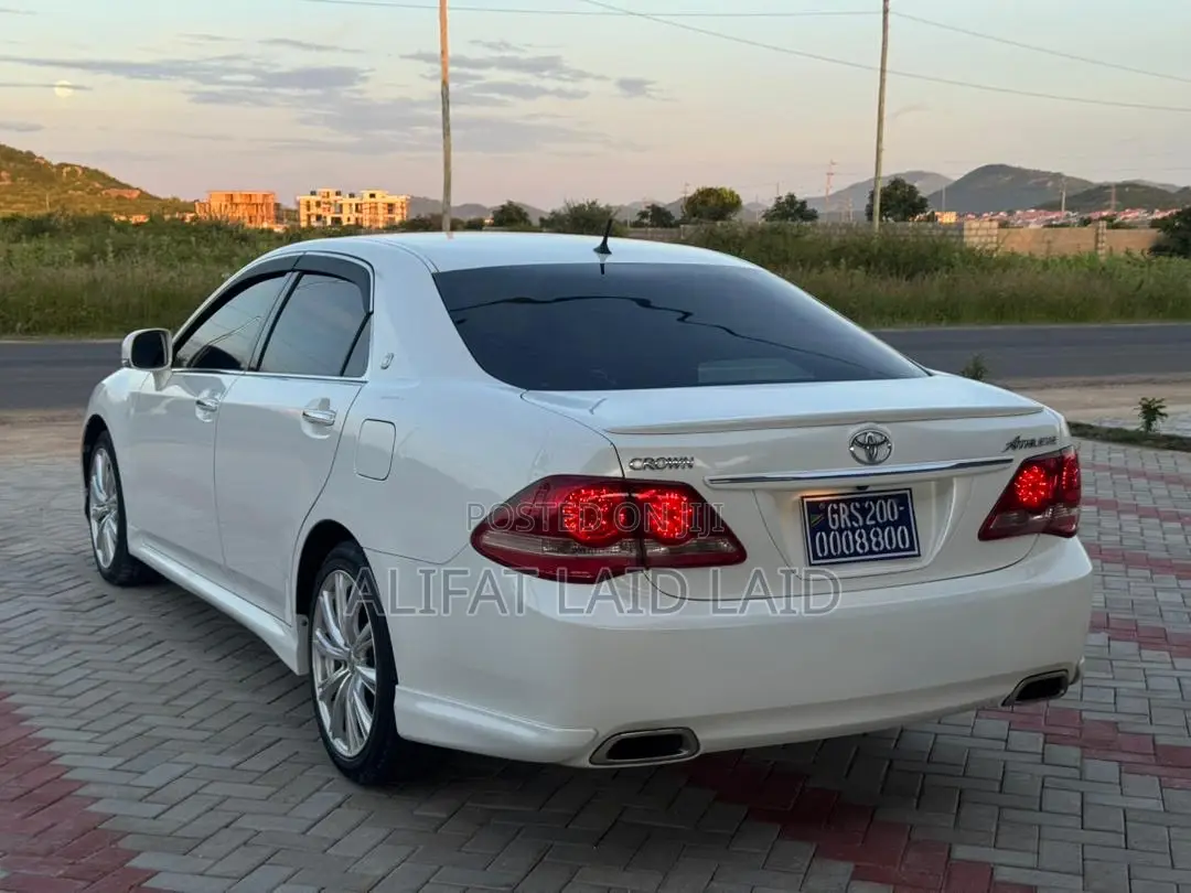 Toyota Crown 2009 White