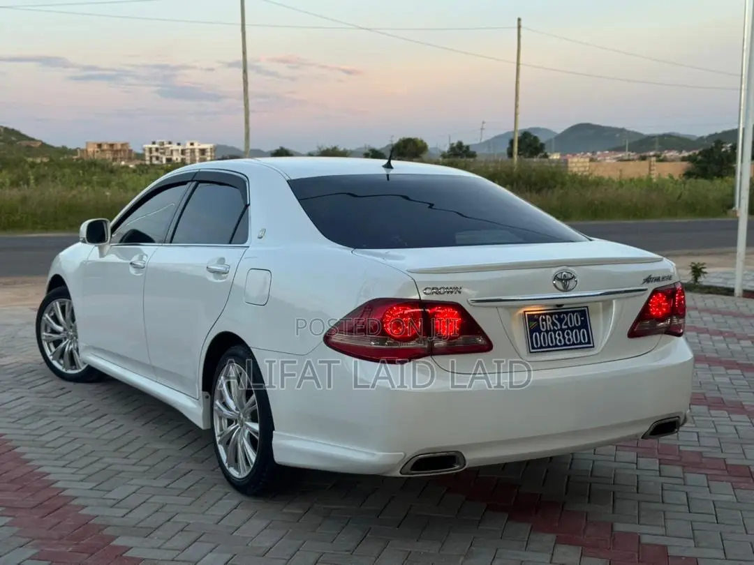 Toyota Crown 2009 White