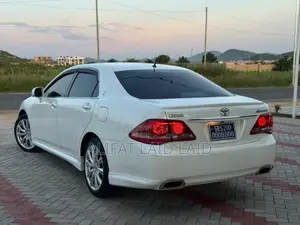 Toyota Crown 2009 White