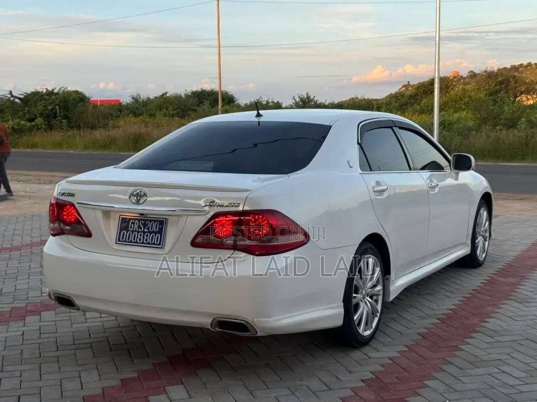 Toyota Crown 2009 White