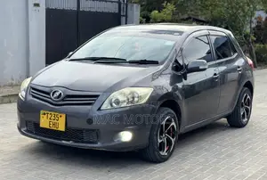 Toyota Auris 2010 Gray