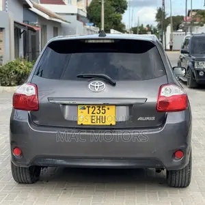 Toyota Auris 2010 Gray