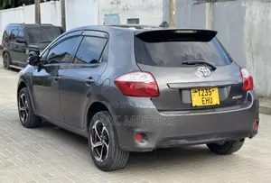 Toyota Auris 2010 Gray