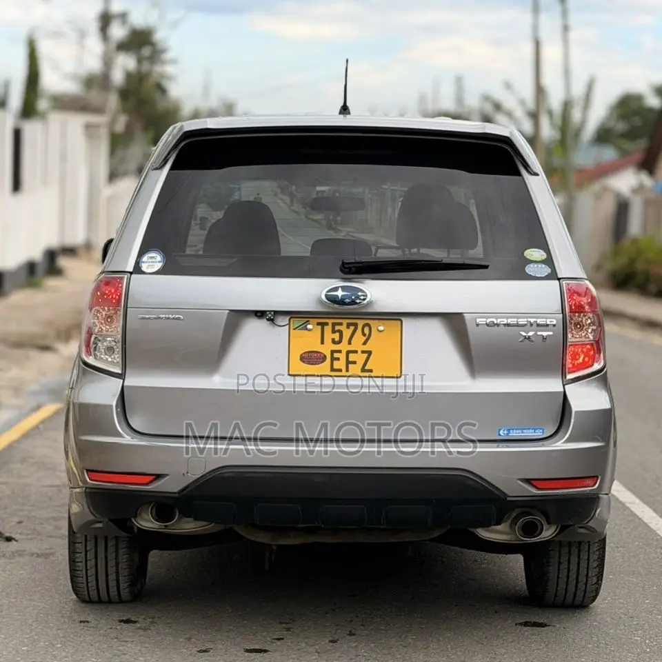Subaru Forester 2010 Silver