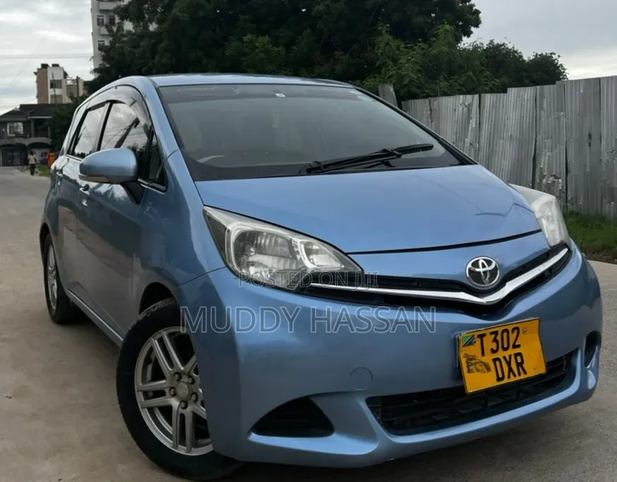 Toyota Ractis 2011 Blue