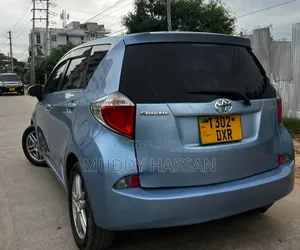 Toyota Ractis 2011 Blue